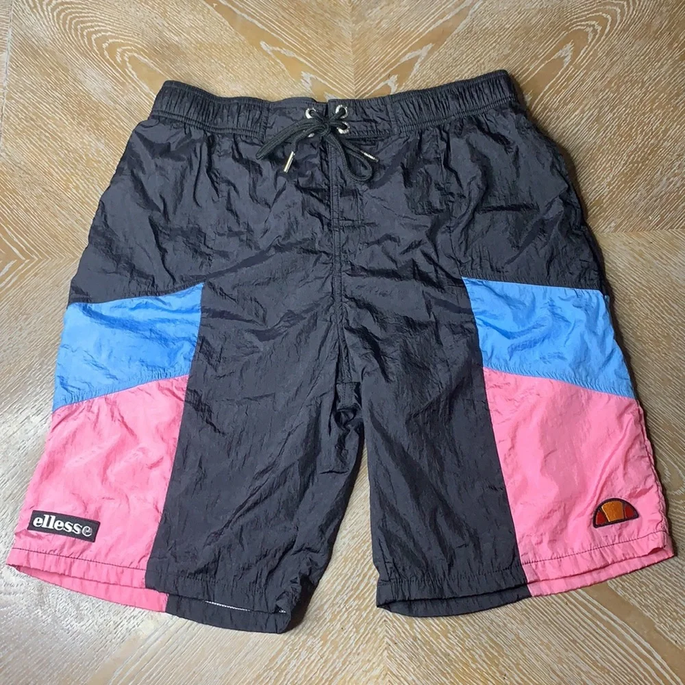 ELLESSE MEN’S HERITAGE EVENDO SWIM SHORT BLACK/PINK/BLUE BATHING SUIT SHORT